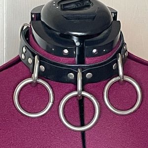 Black leather 3 ring bondage collar. Sexy! Goth lolita punk rocker fetish